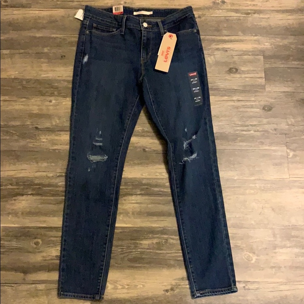 Levis 711